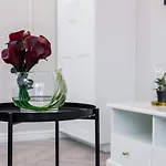 Modern Center By Renters *